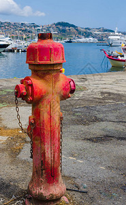 Sanremo港的古老消防水泵图片