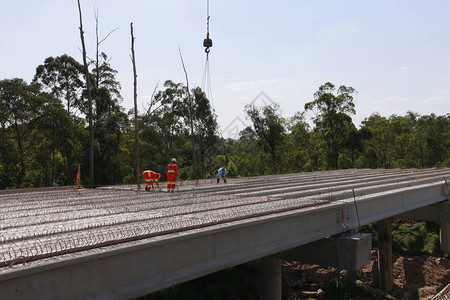 巴西圣保罗高速公路建设工人图片
