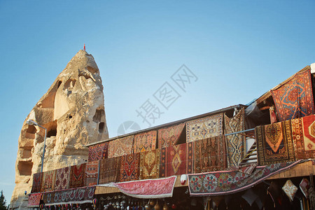 有待售地毯的户外商店土耳其卡帕多西亚图片