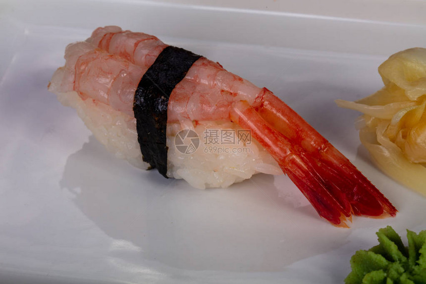 日式冷寿司配大虾图片