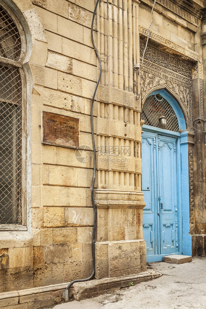 在Azerbaijan用传统建筑门详细描述图片