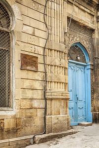 在Azerbaijan用传统建筑门详细描述图片