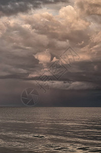 阿佐夫海上的大风暴云图片