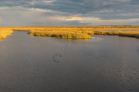 秋季时乌克兰小河Ko图片