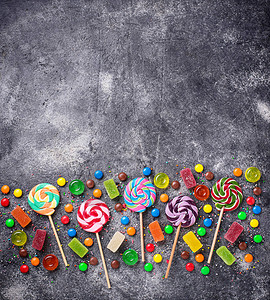 彩色糖果和棒糖的组图片