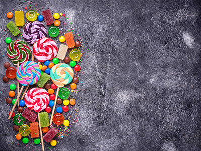 彩色糖果和棒糖的组图片
