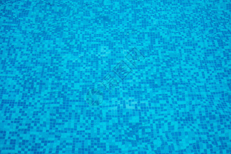 游泳池底部焦散波纹和波浪背景下的流动图片