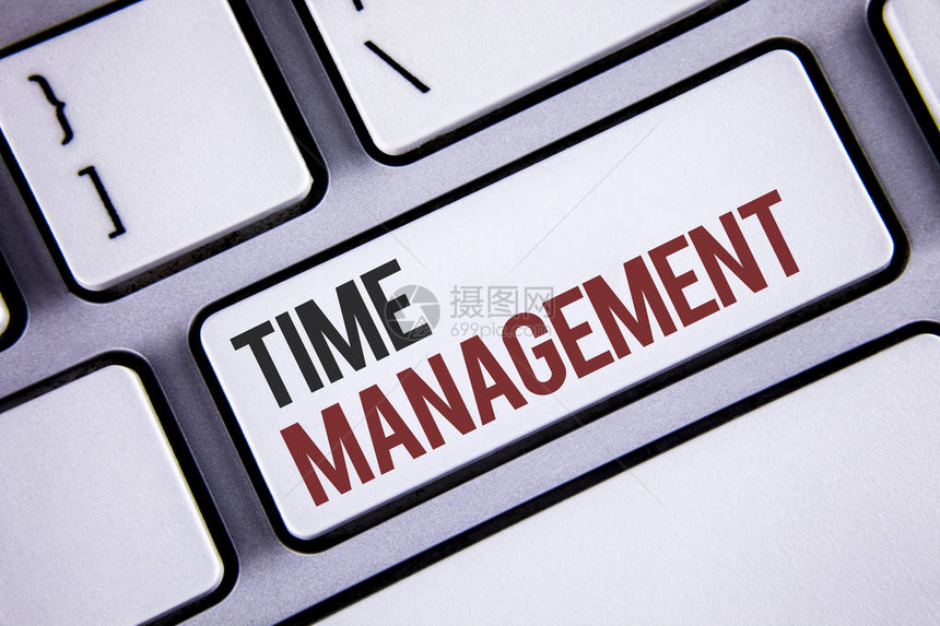 写笔记显示时间管理商务照片展示计划工作效率会议截止日期键盘灰色键黑色字母单词意图文图片