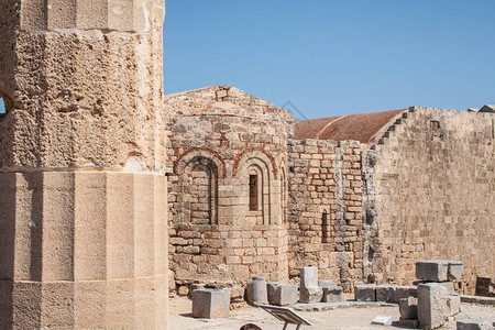 希腊罗得岛林多斯卫城希腊式柱廊上的柱子背景图片