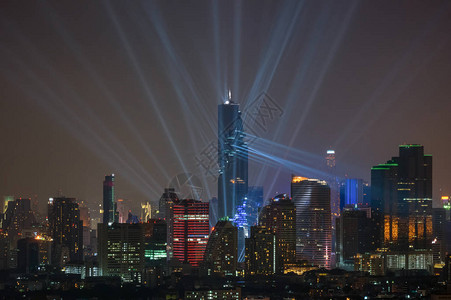 曼谷夜景与摩天大楼在泰国曼图片