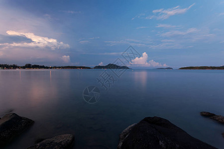 在日落风景背自然背景或壁纸美丽的景观下图片