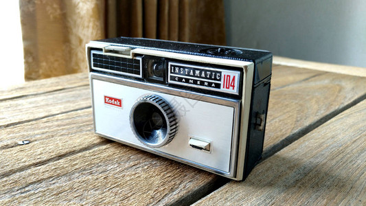木质桌上的Kodak图片