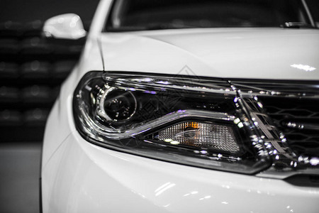 带LED光学器件的现代汽车前灯图片