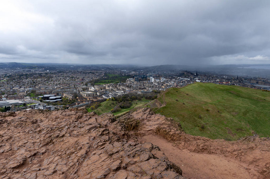 爱丁堡市位于联合王国苏格兰霍利鲁德公园的爱丁堡最高点图片