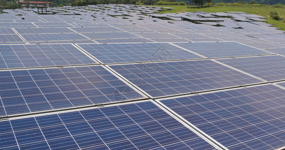 太阳能电池板发电站图片