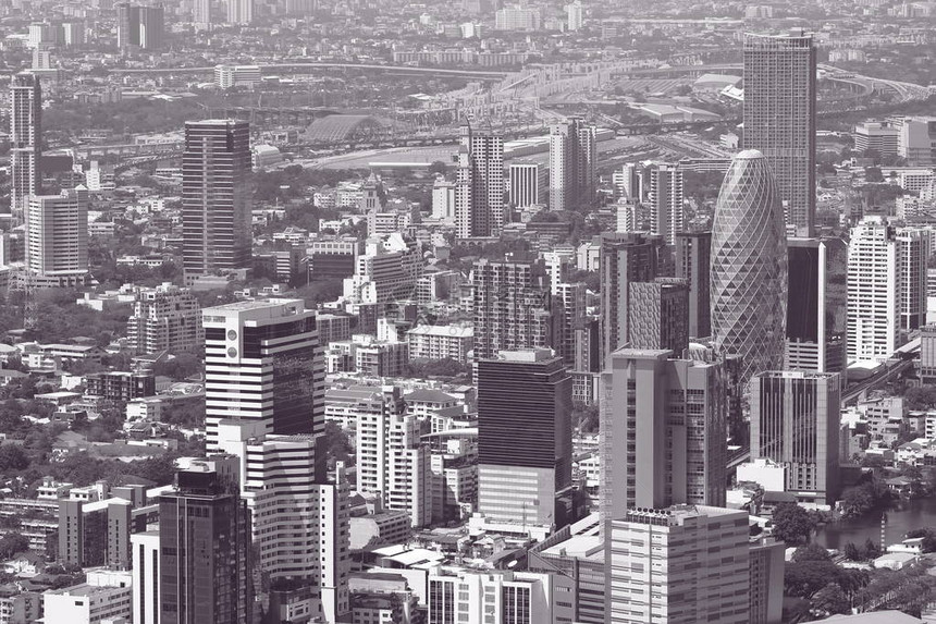 曼谷市摩天大厦的黑色和图片