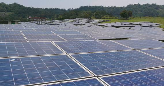 太阳能电池板发电站图片