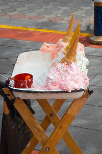 厄瓜多尔奥塔瓦洛市场正在销售类似冰淇淋的图片
