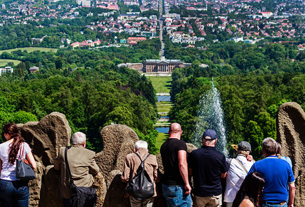 人们俯视城堡公园Wilhelmsh图片