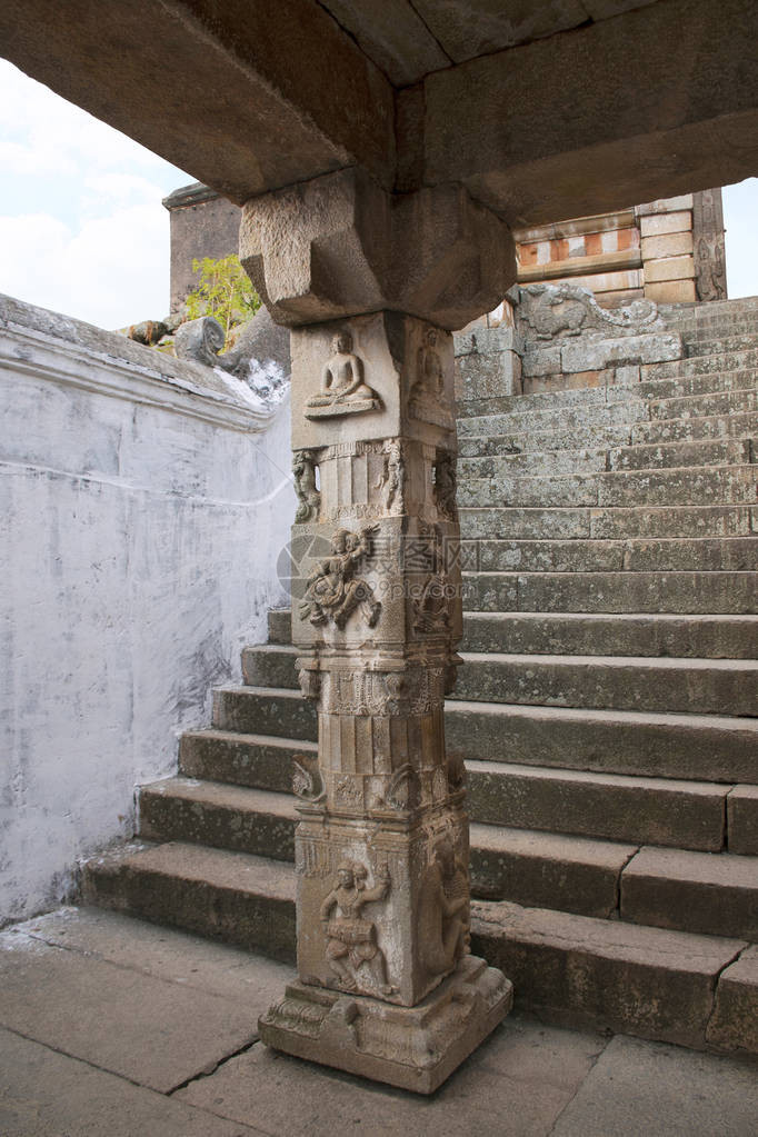 通往印度卡纳塔卡Gomateshwara寺Vindhyagiri山ShravvanbelgolaKarnataka图片