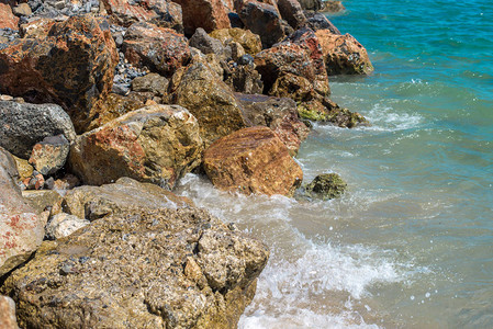 海和石块图片