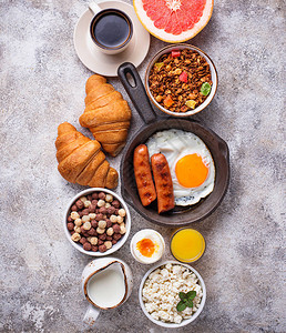各种健康早餐的组合顶视图片
