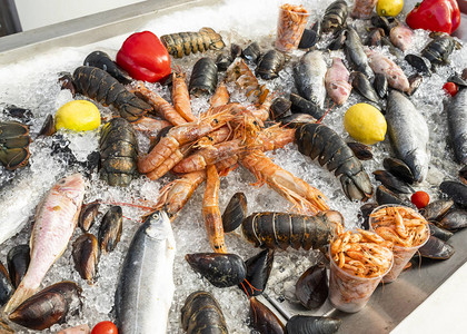 海鲜柜台配虾和小龙虾配鱼图片