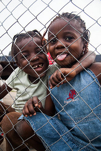 PININNOIRECONGO18MAY2013非洲儿童在金图片