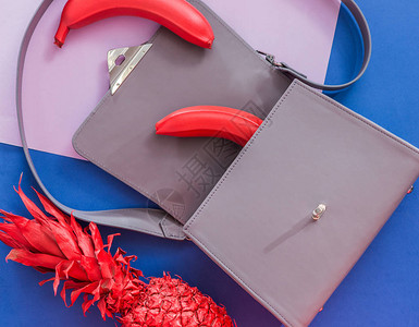 时装灰袋有红色菠萝和香蕉紫色图片