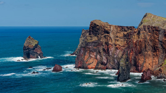 马德拉圣劳伦斯的克利夫和岩石显示了不寻背景图片
