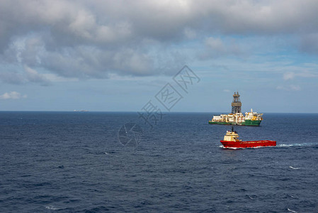 公海近的工作领域石油高清图片