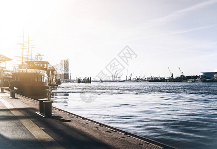 德国汉堡的圣保利码头和滨海码图片