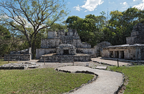 墨西哥金塔纳罗奥Muyil考古遗址古图片