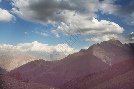 米罗帕米尔美丽的高山背景