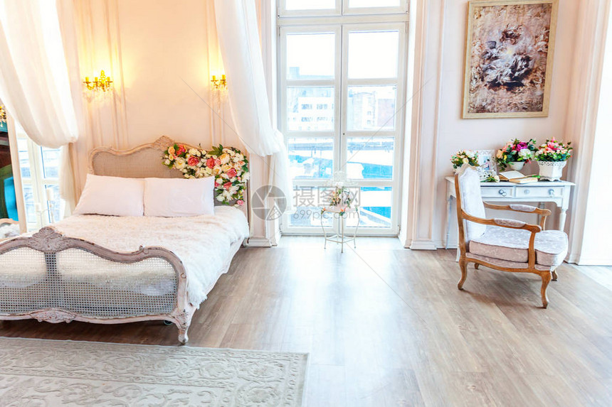 美丽的奢华豪经典白色光亮的室内清洁卧室图片