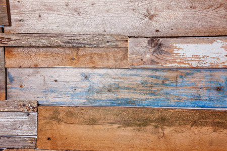 简便的生态木质办公桌纹理关闭由棕色和蓝色木图片