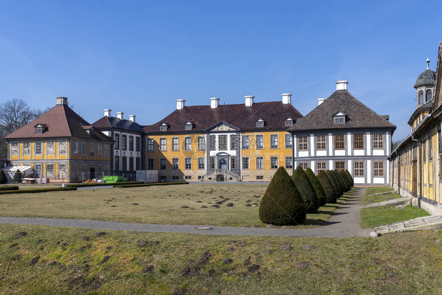 Oranienbaum市有城堡和公园图片