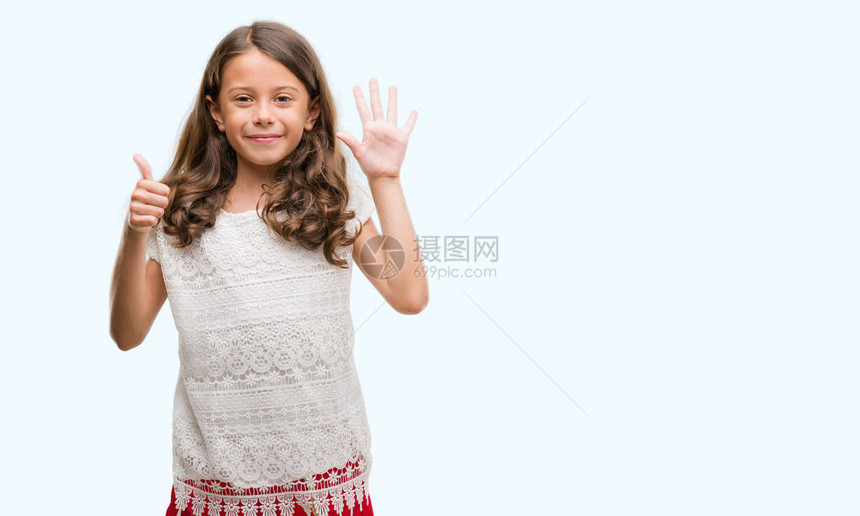 布莱奈特的西班牙女孩露面用六号手指举起指头微笑图片