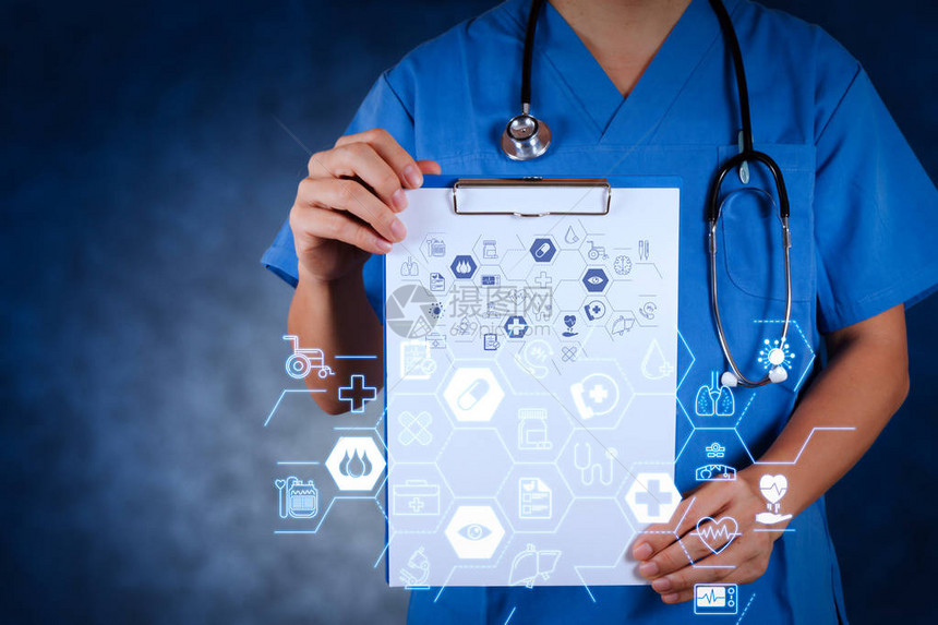 具有扁平线AR界面的医疗保健和医疗服务概念智能医生和技术图片