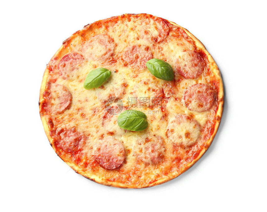 白色背景上的美味意大利辣香肠披萨图片