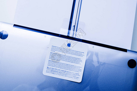 新的AppleMacBookPro笔记本电脑阅读文本贴纸隐私和许可协图片