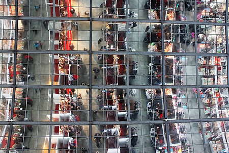 经济成就展馆建筑中的镜面天花板图片