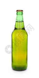 白色背景上的玻璃瓶冰镇啤酒图片