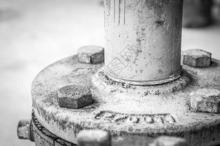 工业水泵联轴器中的防锈螺栓带锈螺栓的旧水泵工图片