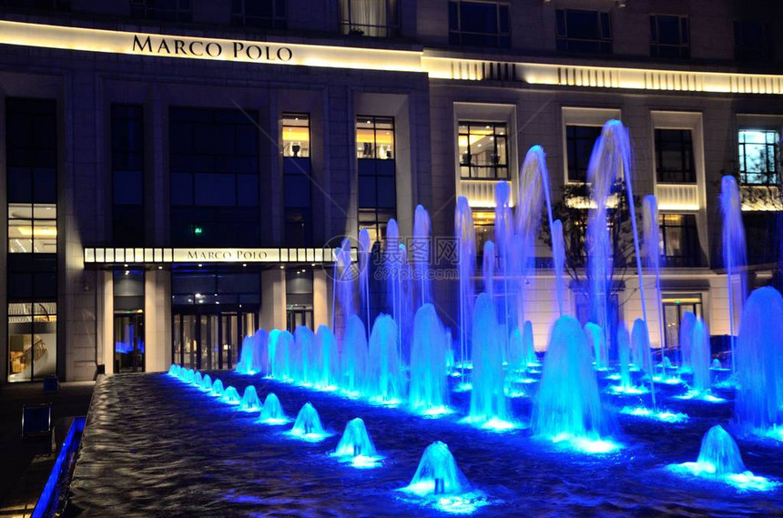 2015年4月15日晚上在马可波罗酒店前喷泉图片