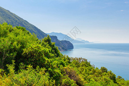 从上面看黑山亚得里亚海岸线自然景观暑假至夏日天堂的图片