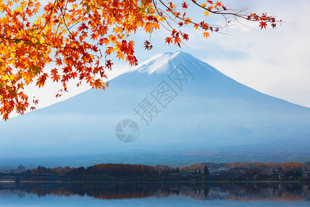 富士山在秋天日本图片