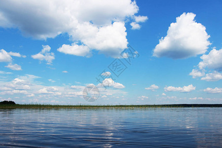 夏天的Vysokinskoye湖图片