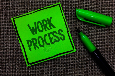 商业照片展示如何处理特定工作规则系统的标准程序黑色衬里绿色便笺图片