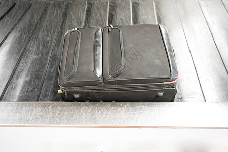 机场的行李箱和特别邮袋将使用不同的传送带请查看InfoFin图片